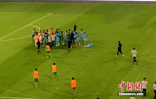  都灵德比战平局收场双方球迷爆发冲突  